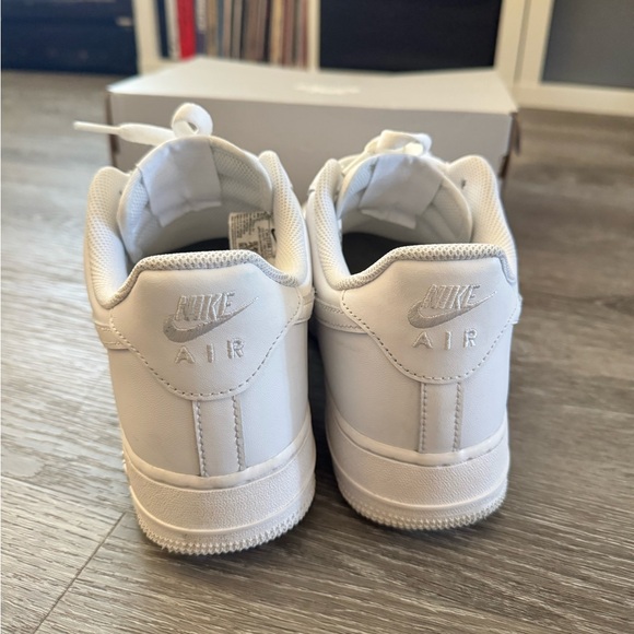 Nike Air Force 1 07’ - Picture 4 of 9